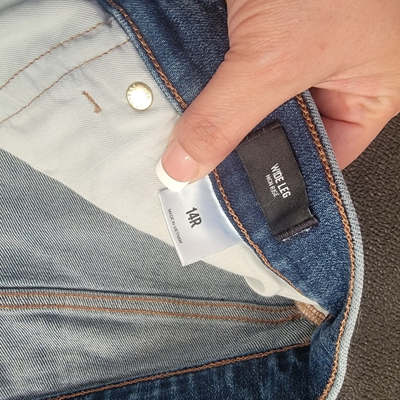 Express Wide Leg High Rise Jeans - Picture 2 of 5